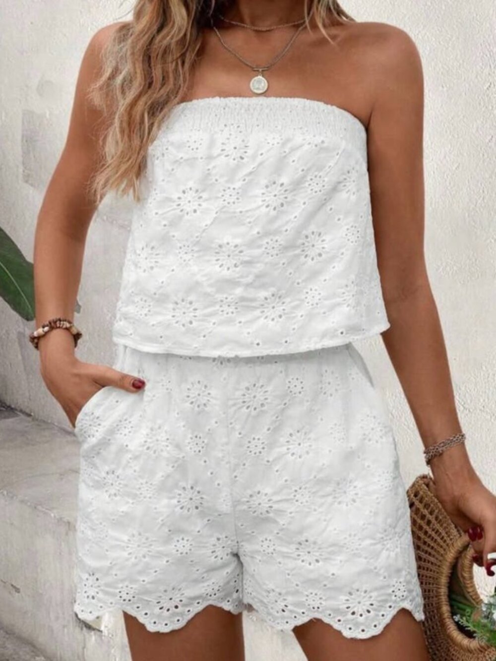 White eyelet tube & shorts set (M-L/never worn)